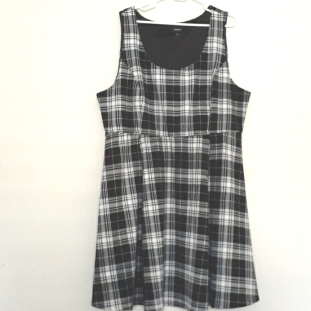 TORRID BLACK AND WHITE PLAID DRESS SIZE 3X